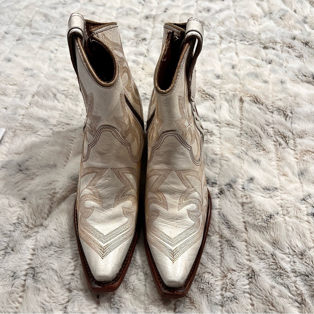 NWOB Circle G Pearl Embroidered Western Ankle Booties Sz-5.5 - Picture 4 of 9